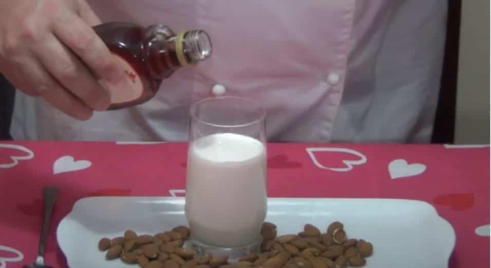 Latte di mandorle e gastrite