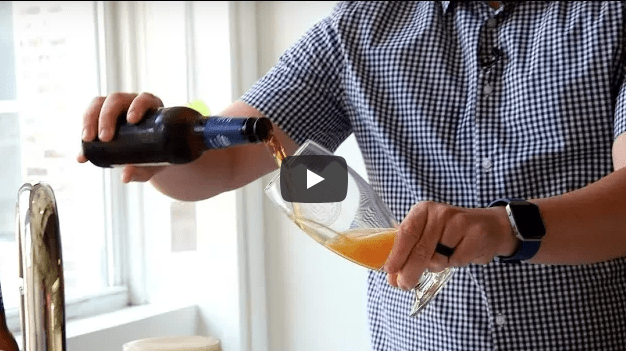 Come versare la birra Versarla in questo modo danneggia la salute 2