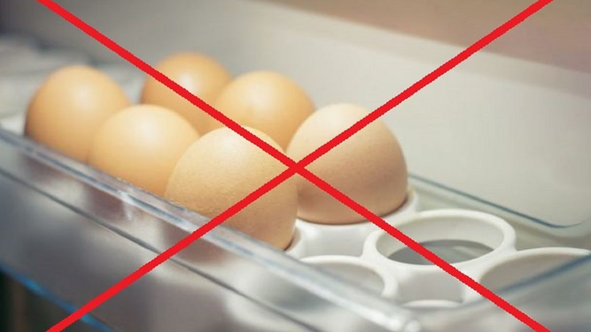 Dove conservare le uova: mai nel portauova da frigorifero