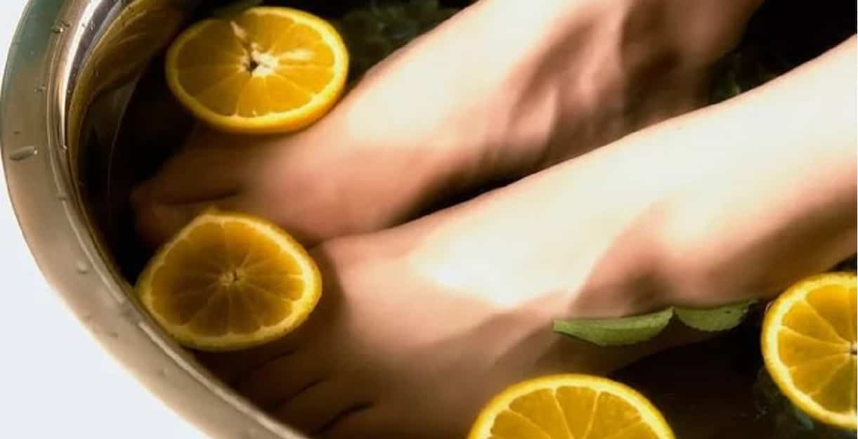pediluvio con acqua e limone