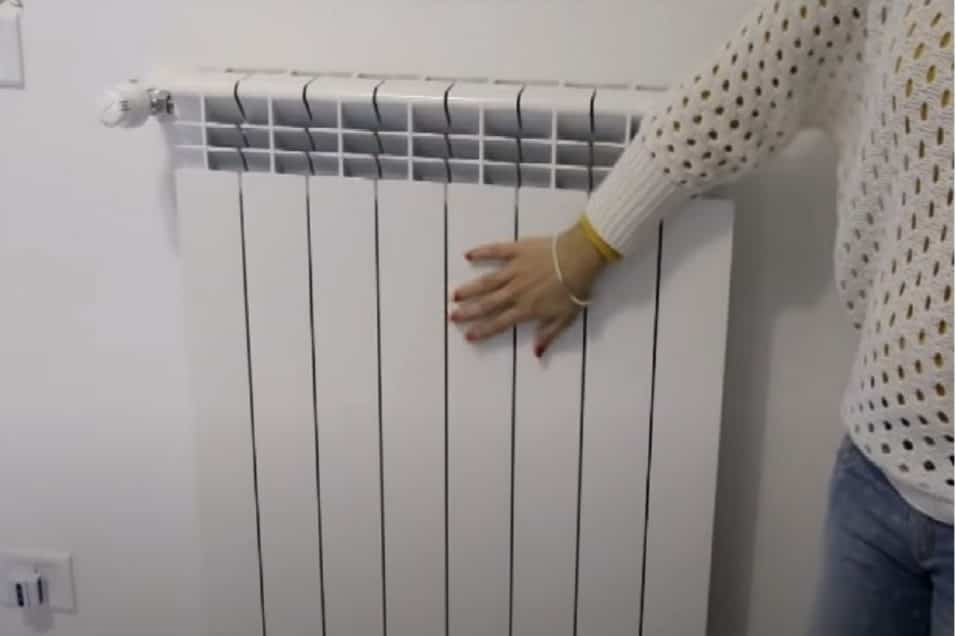 Bustina di tè sul termosifone