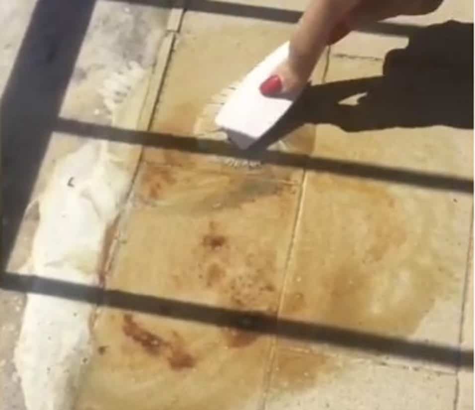 Rimozione macchia di ruggine dal pavimento