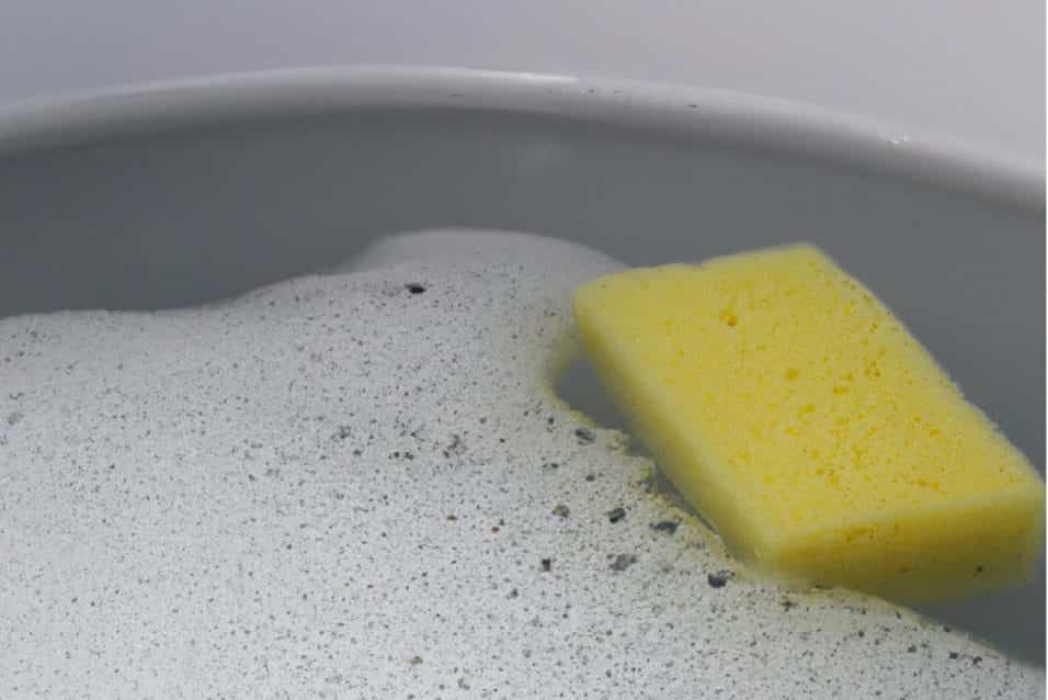 Bacinella con soluzione antimuffa