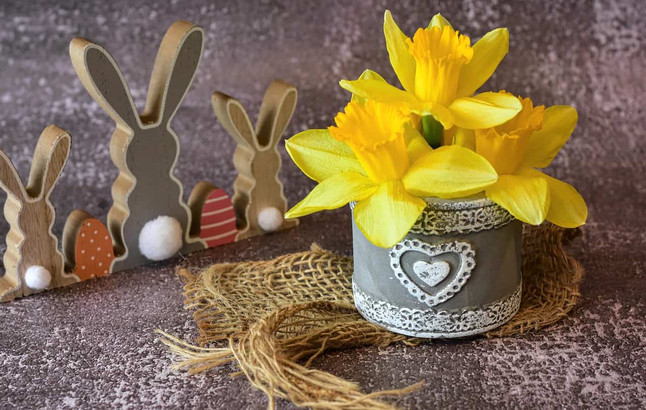 Fiori gialli e coniglietti