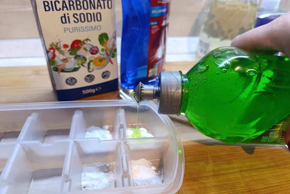 Pastiglie per lavastoviglie fatte in casa pronte all'uso