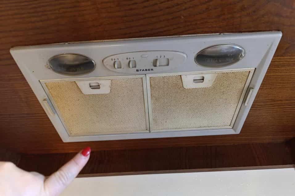 Filtri della cappa puliti dal grasso